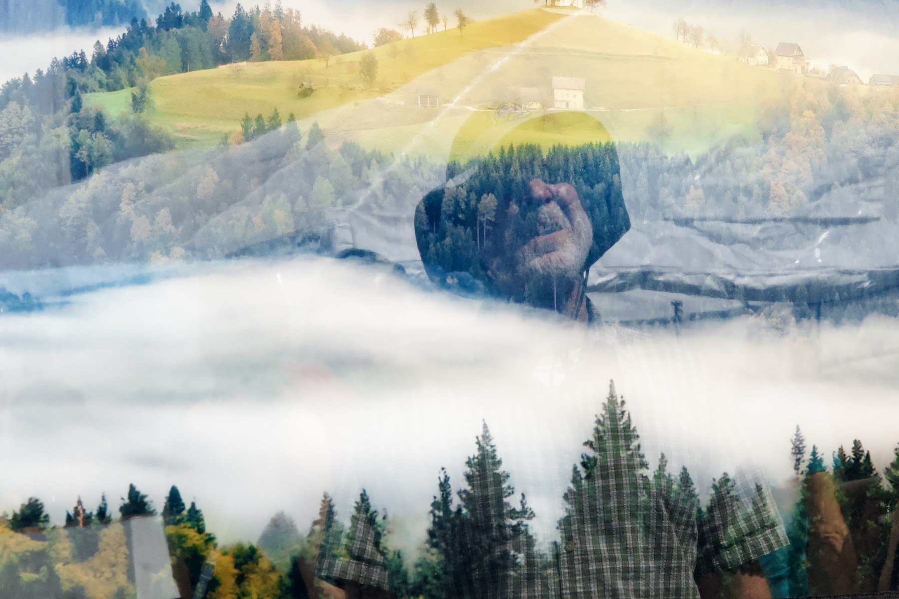 Attendee Karl Remien appreciates a large landscape photograph.
