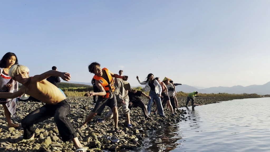 Skipping rocks along the riverside is a common activity at Prop Roots. With the backing of Prop Roots, kids here have the courage to “skip further” and go for their dreams.